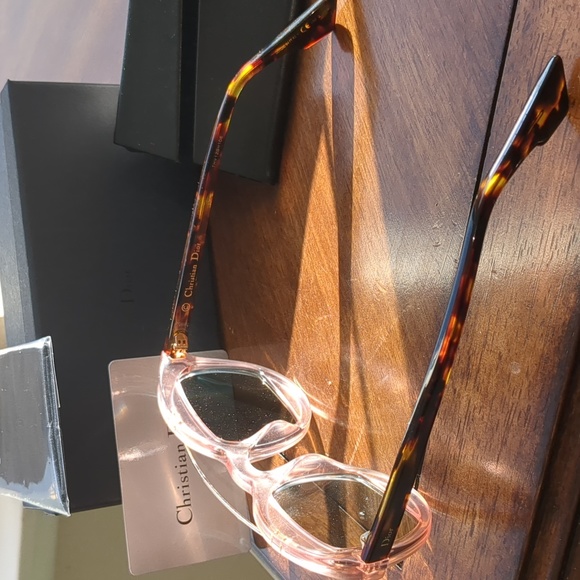 Sunglasses - Picture 2 of 4